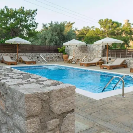 Andonis Villa